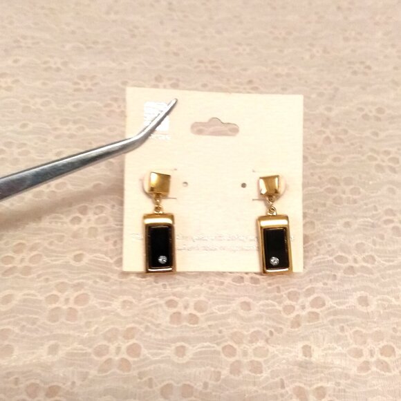 Vintage Onyx Gold Tone Dangle Drop Earrings Timeless VTG Jewelry - Picture 1 of 8